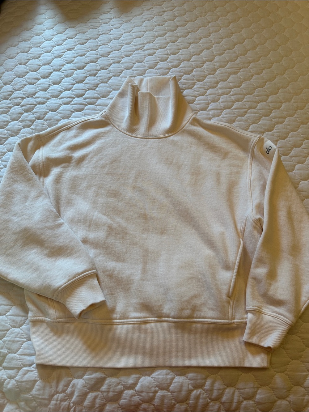 ALO Yoga Cream Hazy Mock-neck Pullover